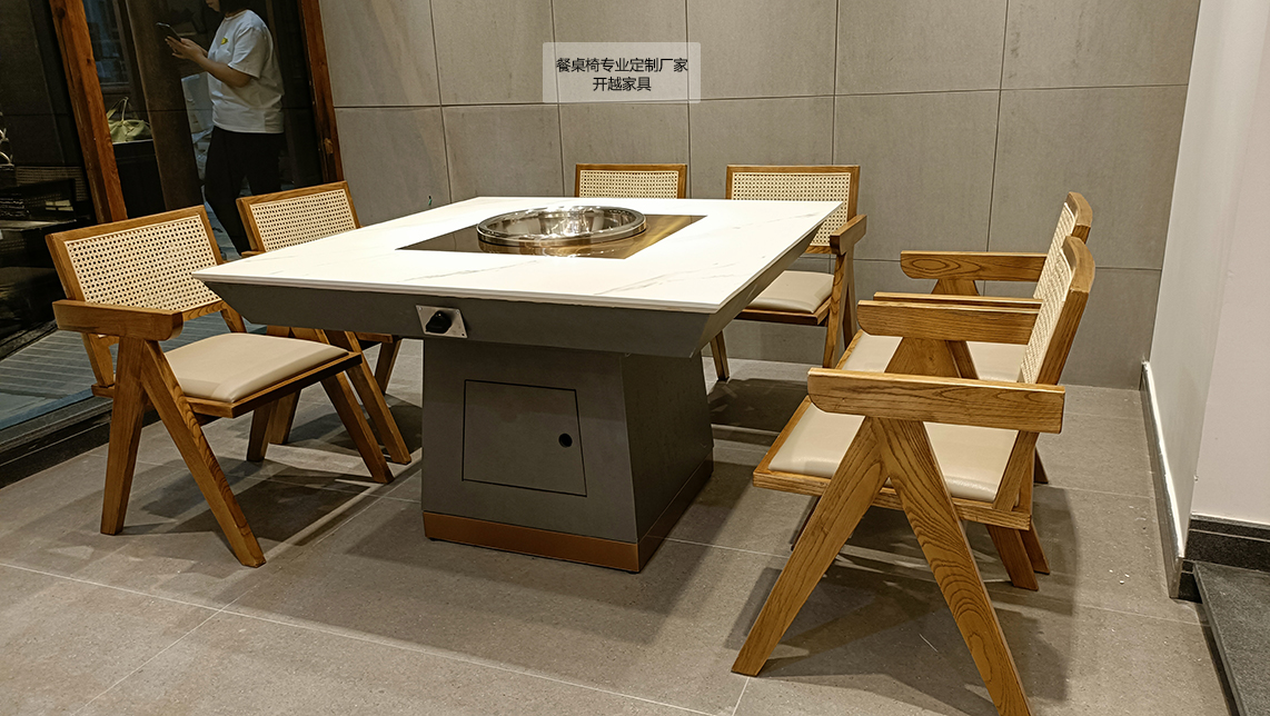 洞子火锅（十八梯店）火锅桌椅案例实拍5